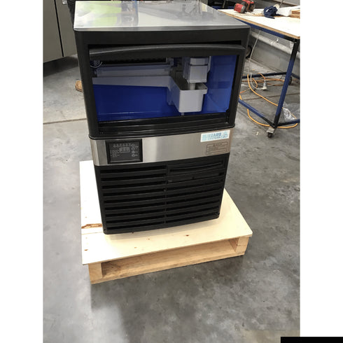 2NDs: Blizzard Under Bench Ice Maker Air Cooled - SN-120P-NSW1999